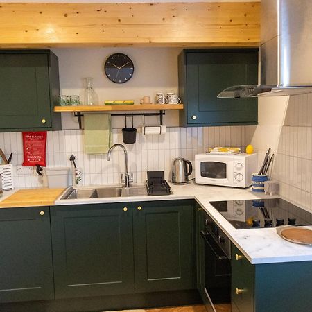 Amarelo Apartment, Central Charlbury, 1 Super King Bed Luaran gambar