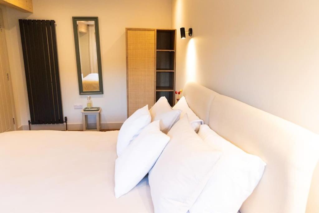 Amarelo Apartment, Central Charlbury, 1 Super King Bed Luaran gambar