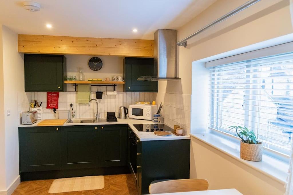 Amarelo Apartment, Central Charlbury, 1 Super King Bed Luaran gambar