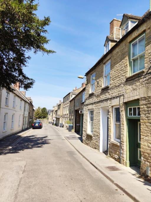 Amarelo Apartment, Central Charlbury, 1 Super King Bed Luaran gambar