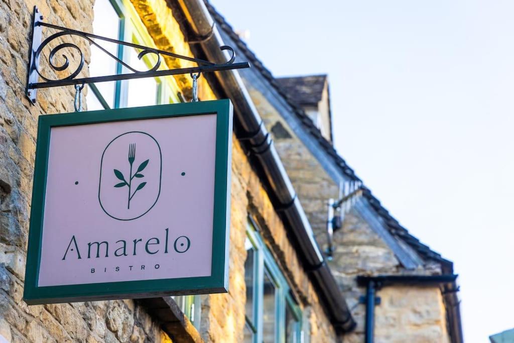Amarelo Apartment, Central Charlbury, 1 Super King Bed Luaran gambar
