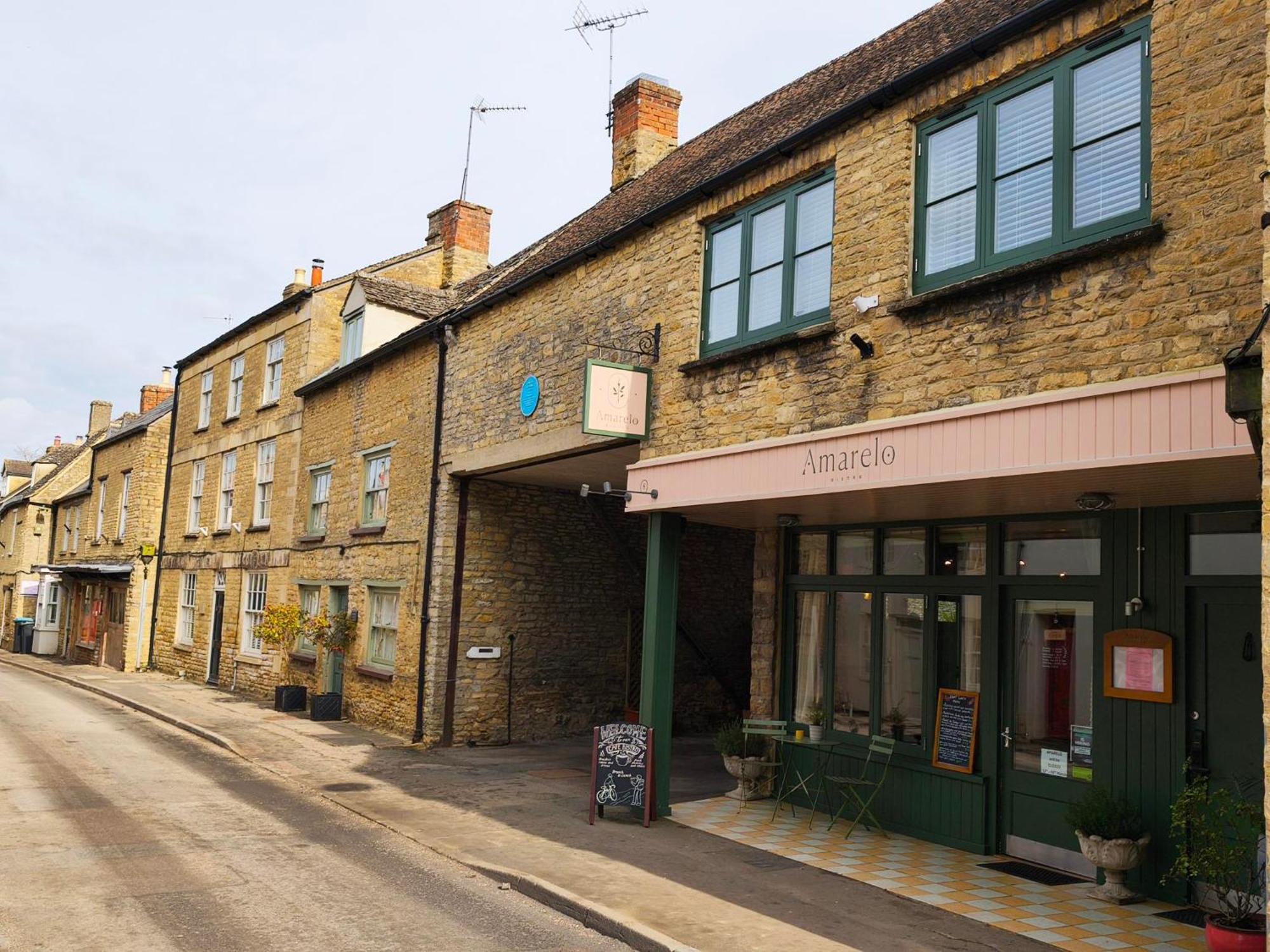 Amarelo Apartment, Central Charlbury, 1 Super King Bed Luaran gambar